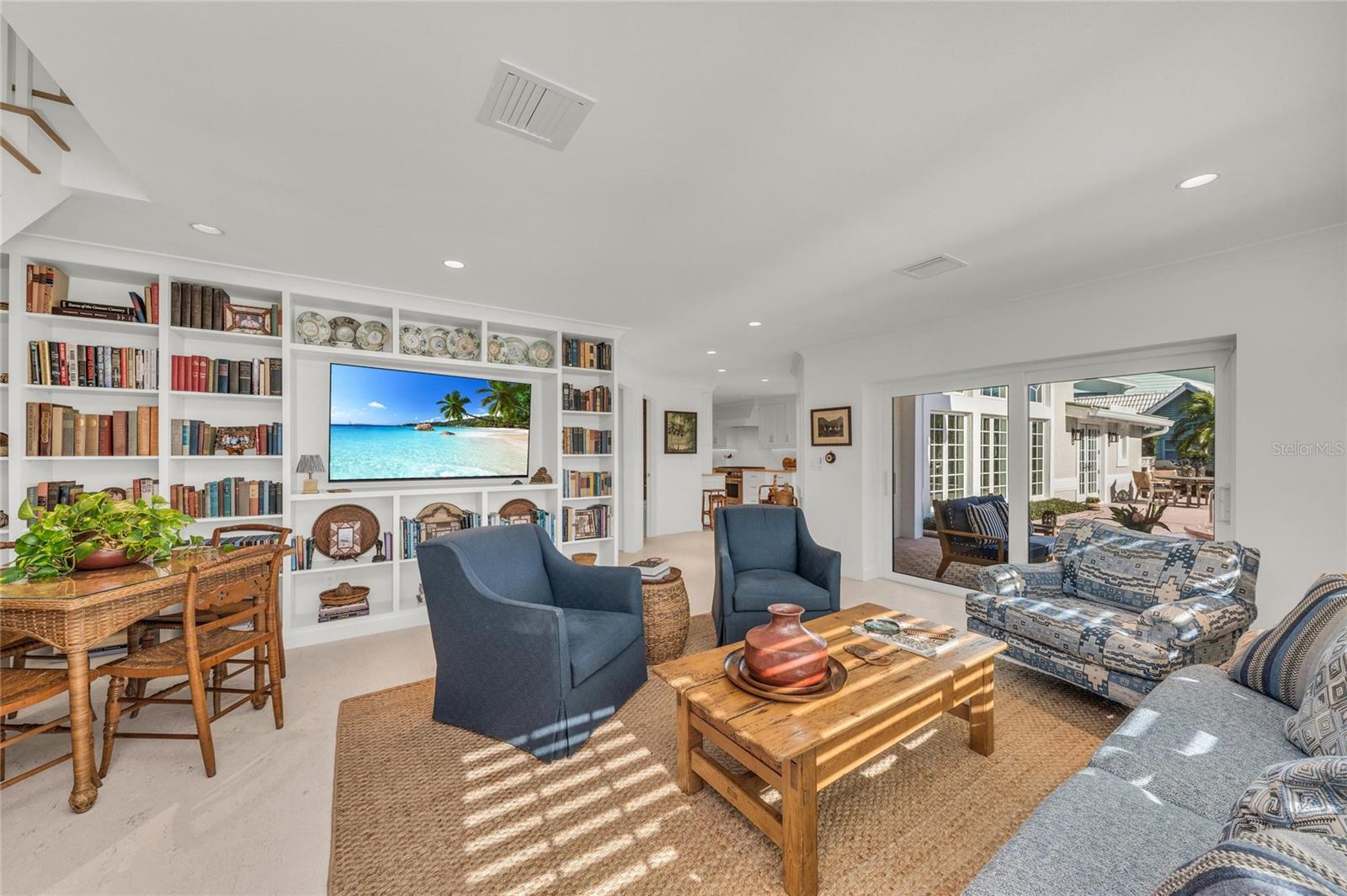 COUNTRY CLUB SHORES - Residential