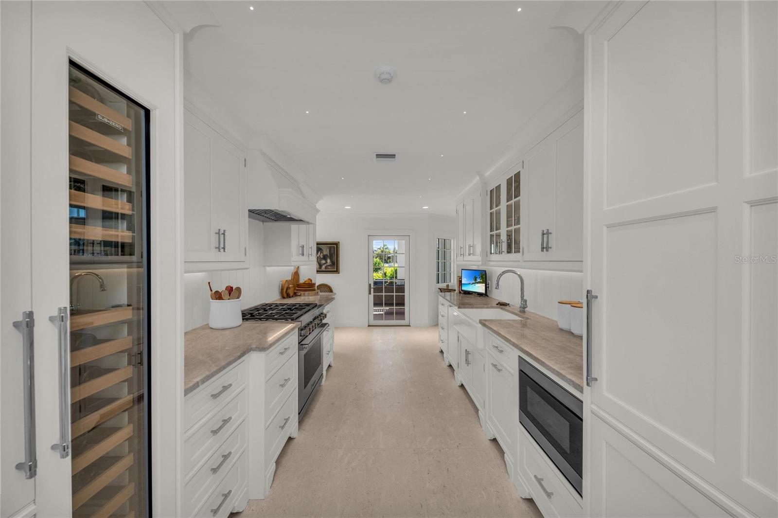 COUNTRY CLUB SHORES - Residential