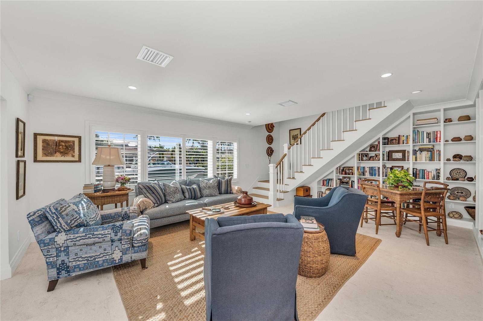 COUNTRY CLUB SHORES - Residential