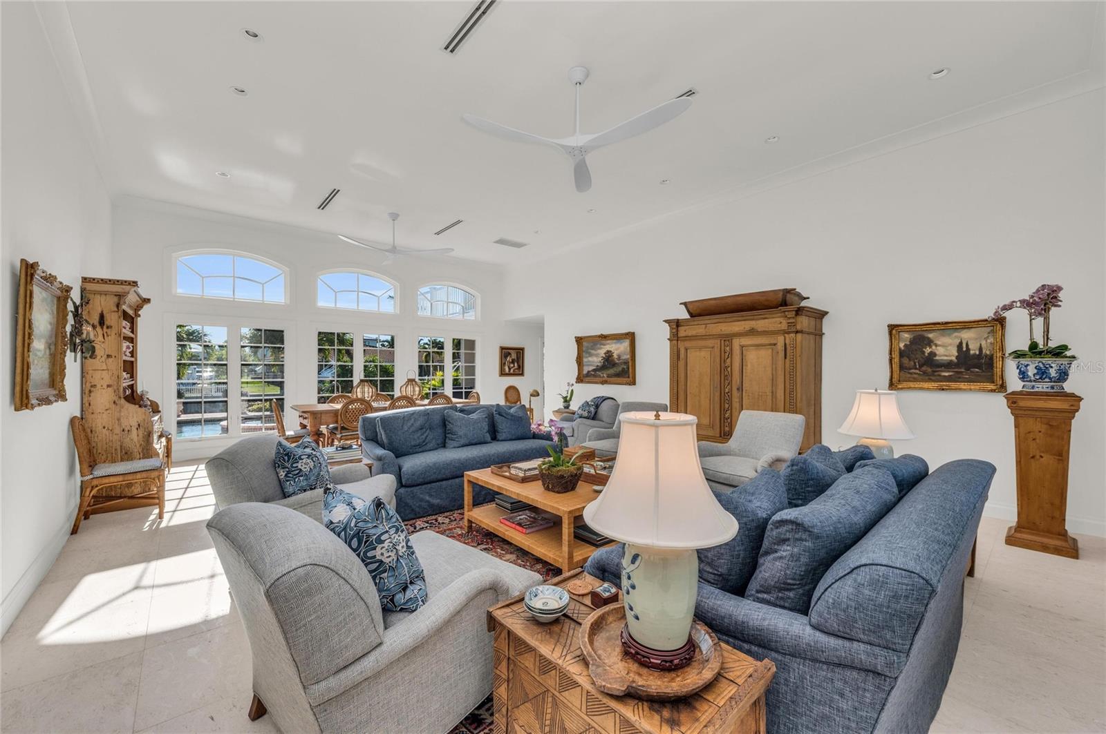 COUNTRY CLUB SHORES - Residential