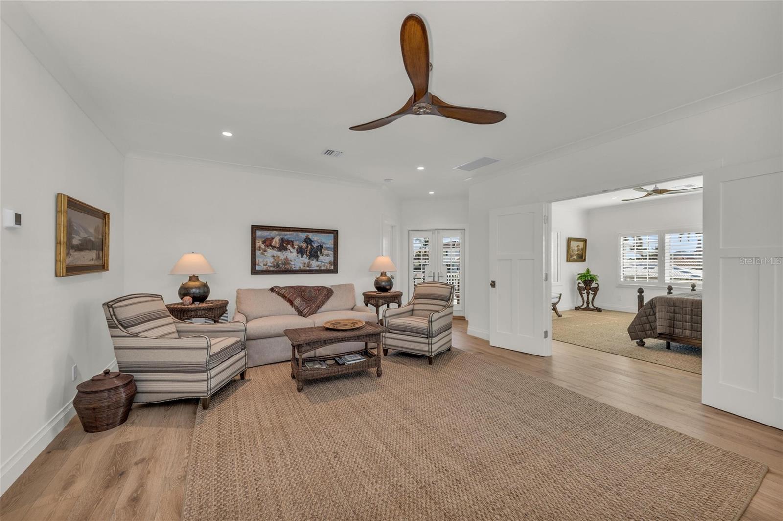 COUNTRY CLUB SHORES - Residential