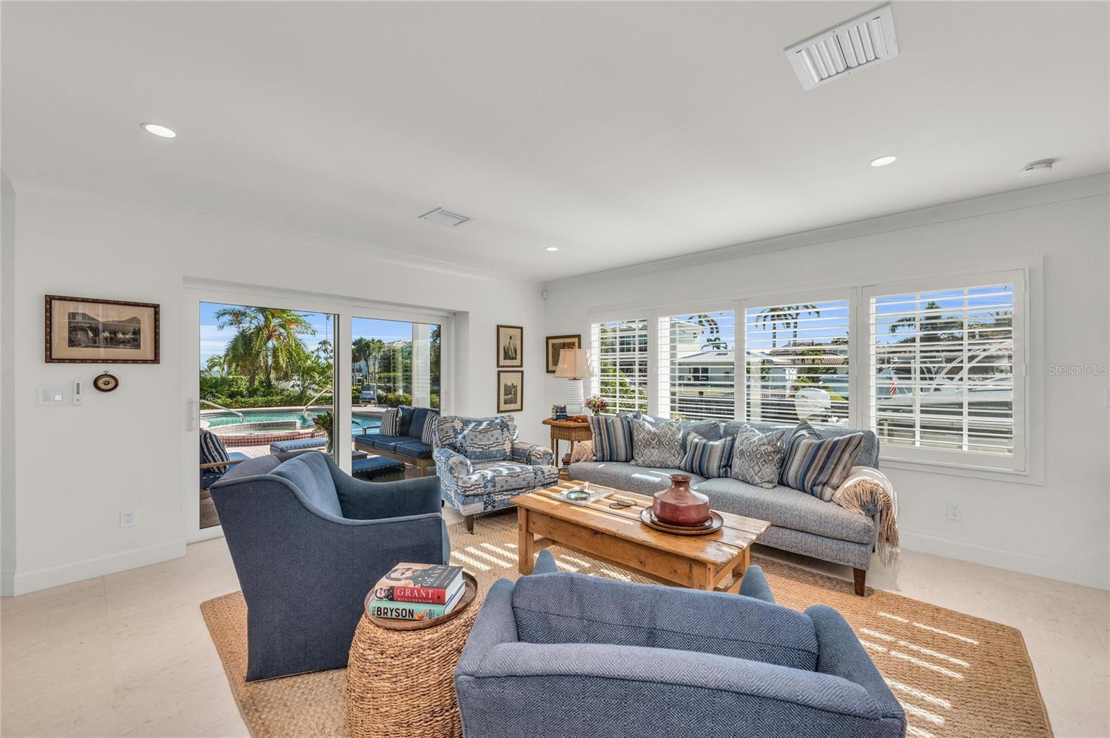 COUNTRY CLUB SHORES - Residential