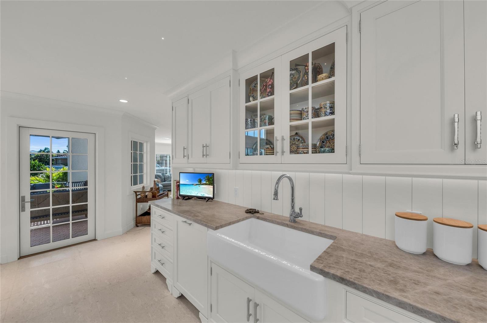 COUNTRY CLUB SHORES - Residential