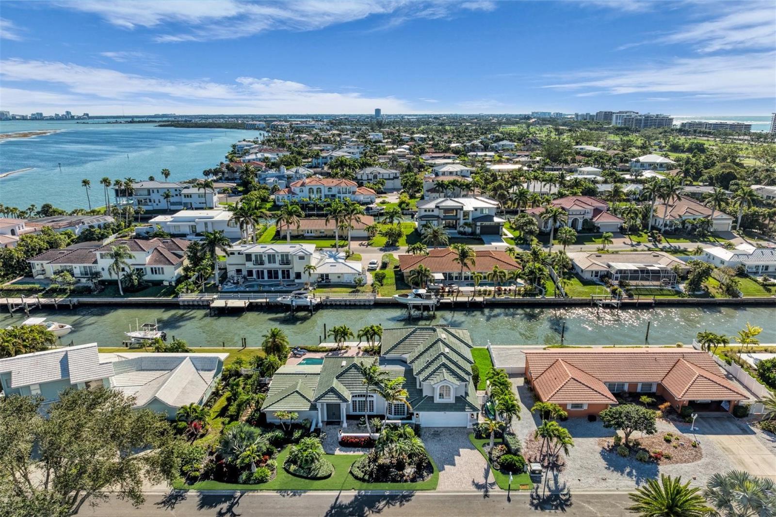 COUNTRY CLUB SHORES - Residential