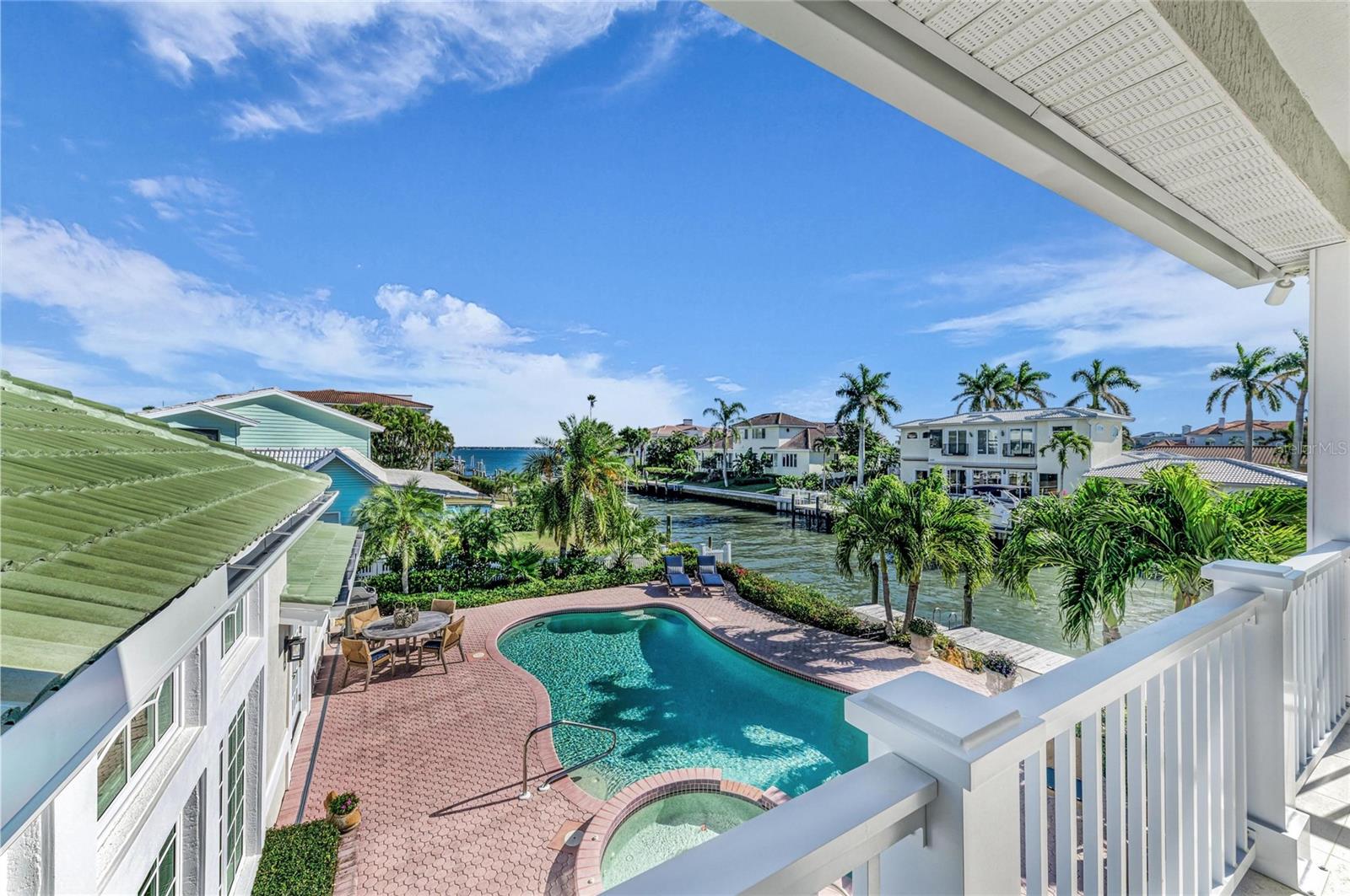 COUNTRY CLUB SHORES - Residential