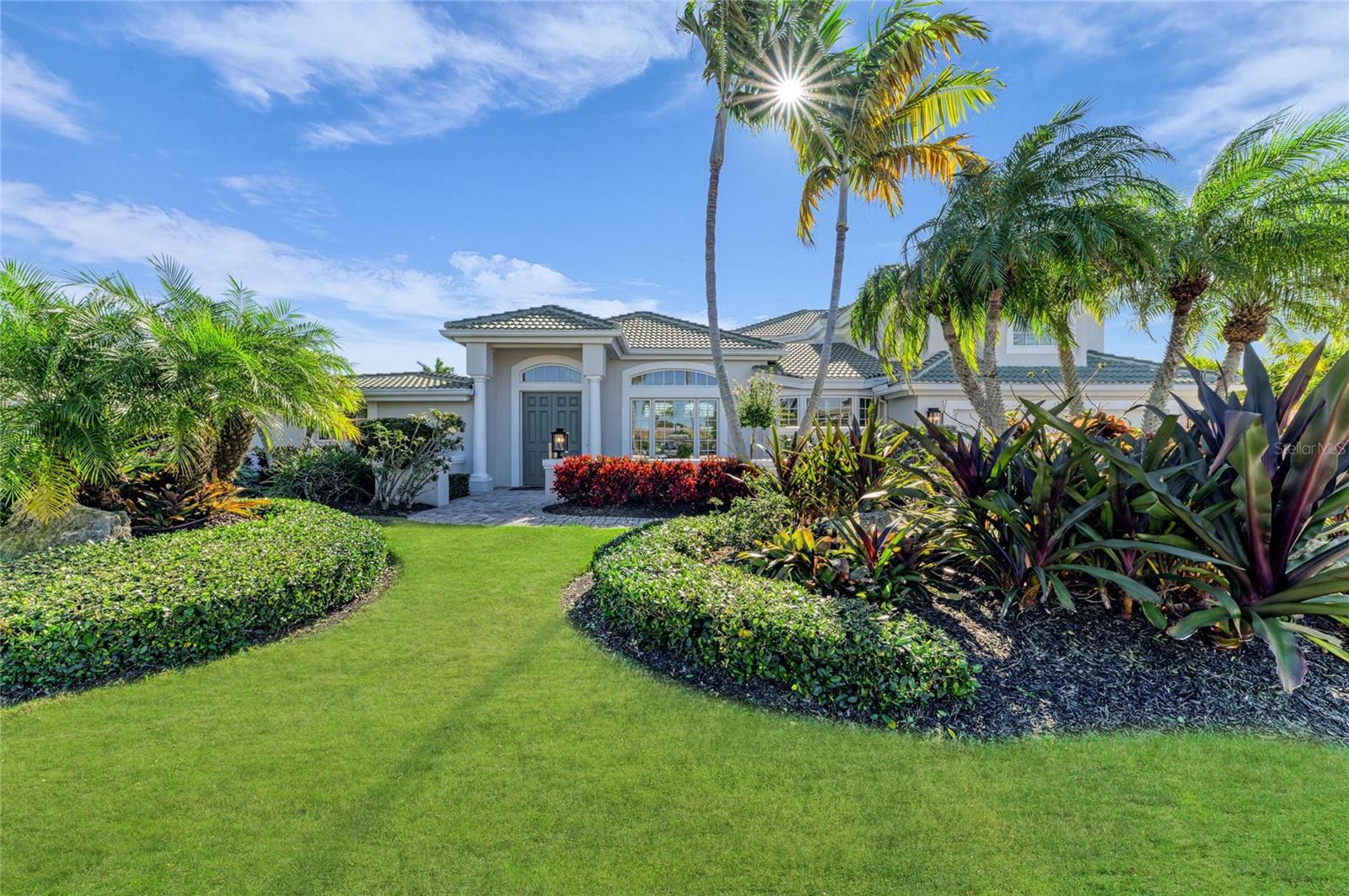 COUNTRY CLUB SHORES - Residential