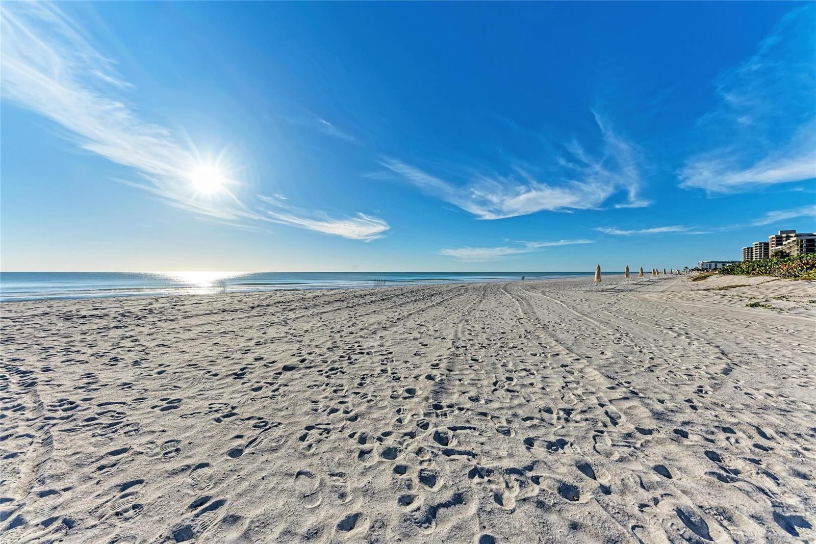 COUNTRY CLUB SHORES - Residential