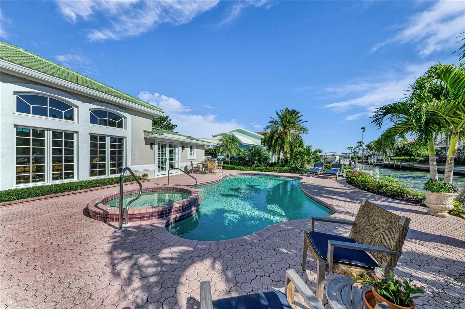 COUNTRY CLUB SHORES - Residential