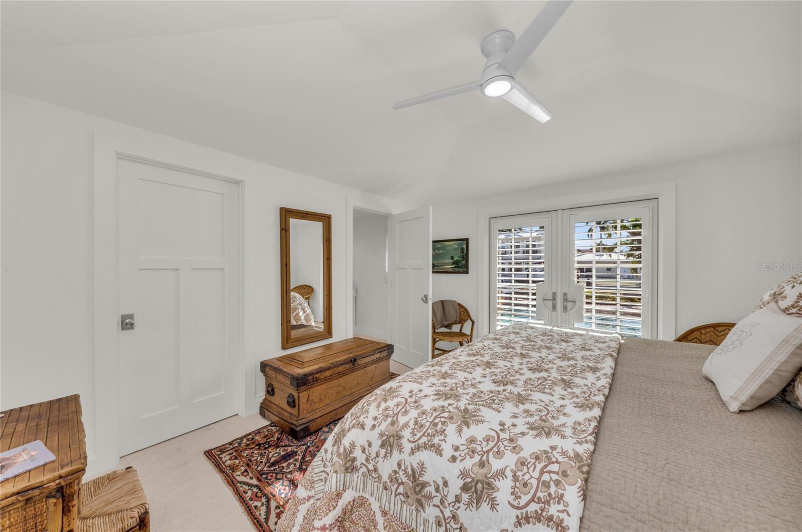 COUNTRY CLUB SHORES - Residential