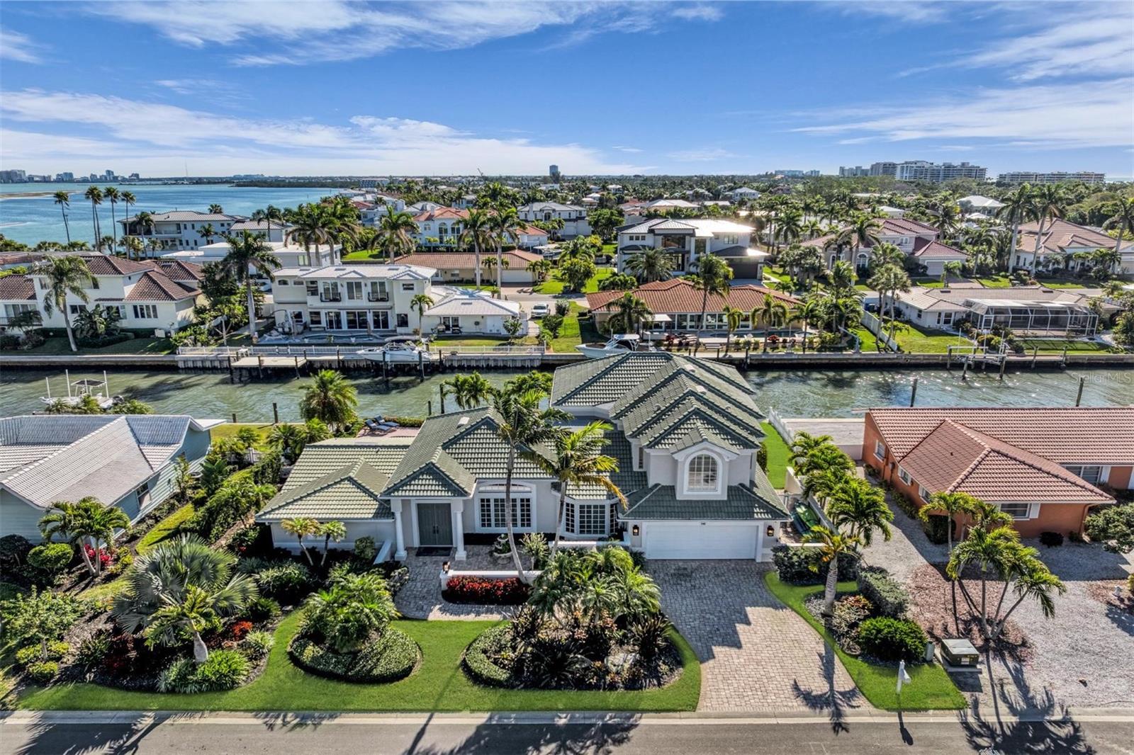 COUNTRY CLUB SHORES - Residential