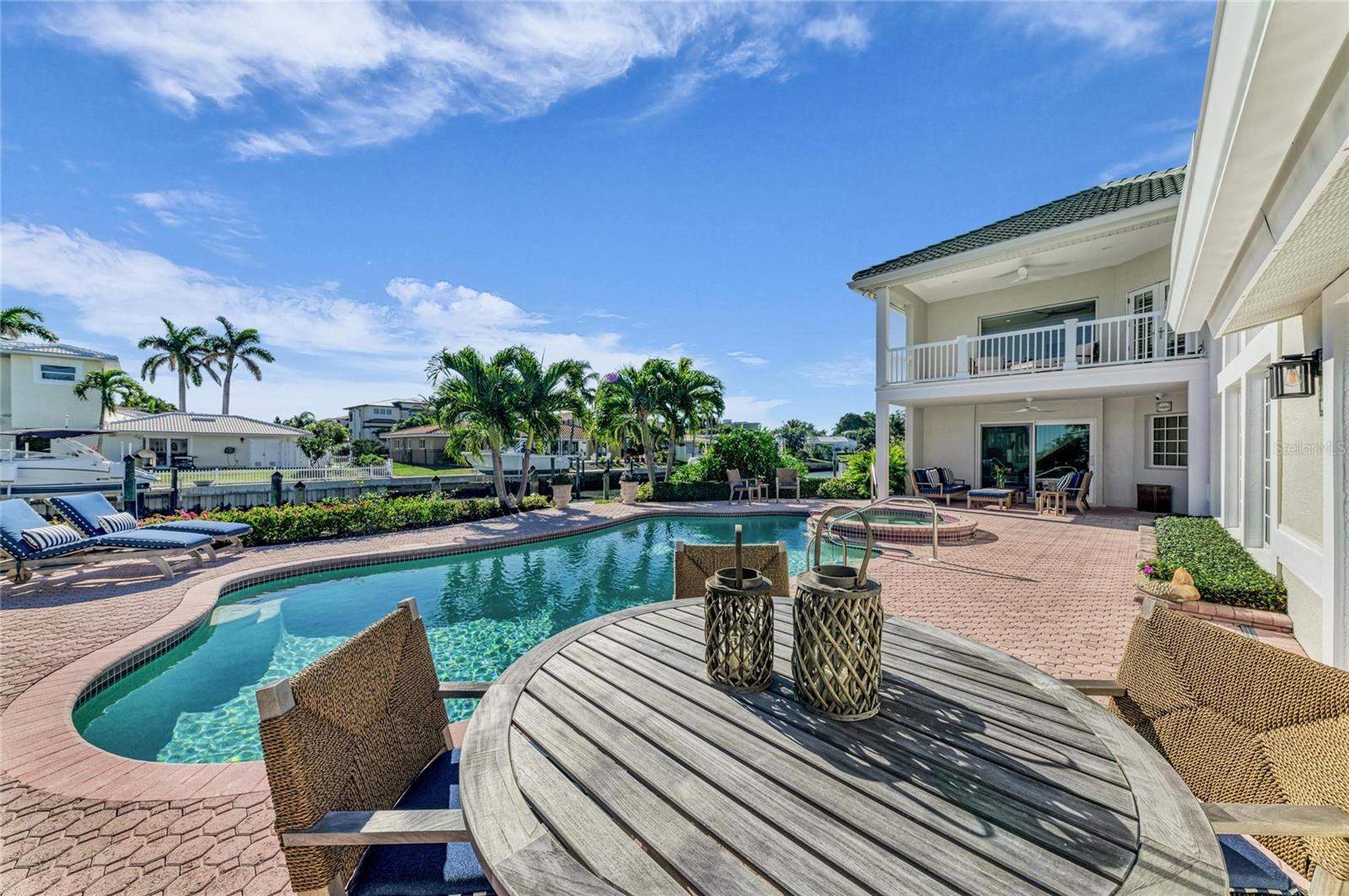 COUNTRY CLUB SHORES - Residential