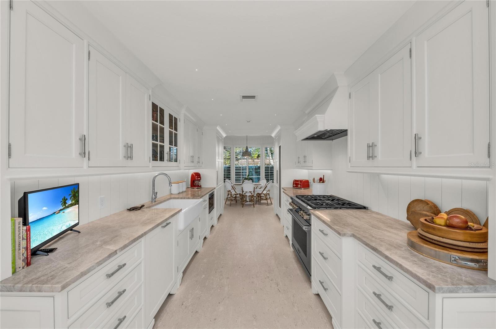 COUNTRY CLUB SHORES - Residential