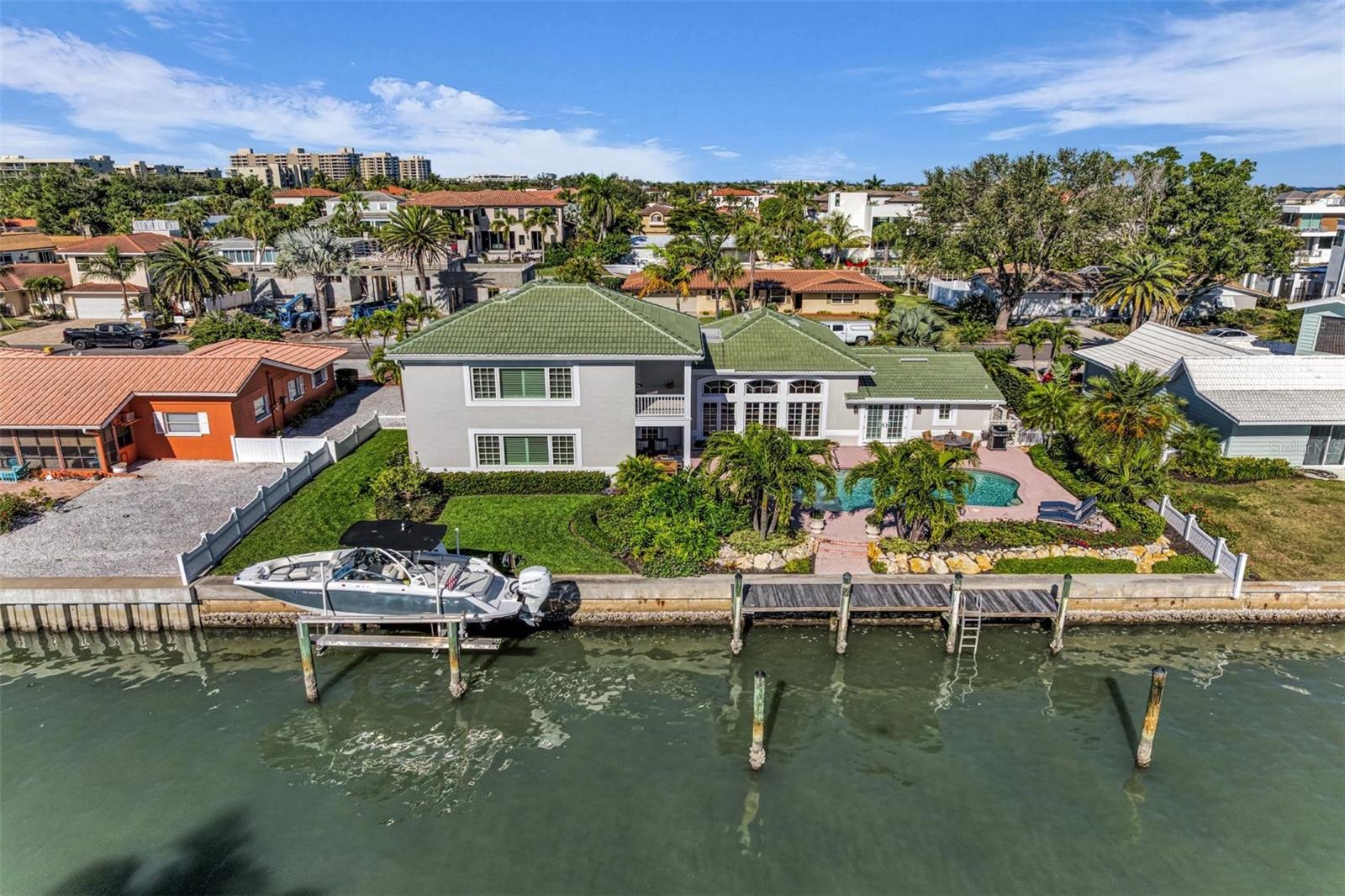 COUNTRY CLUB SHORES - Residential