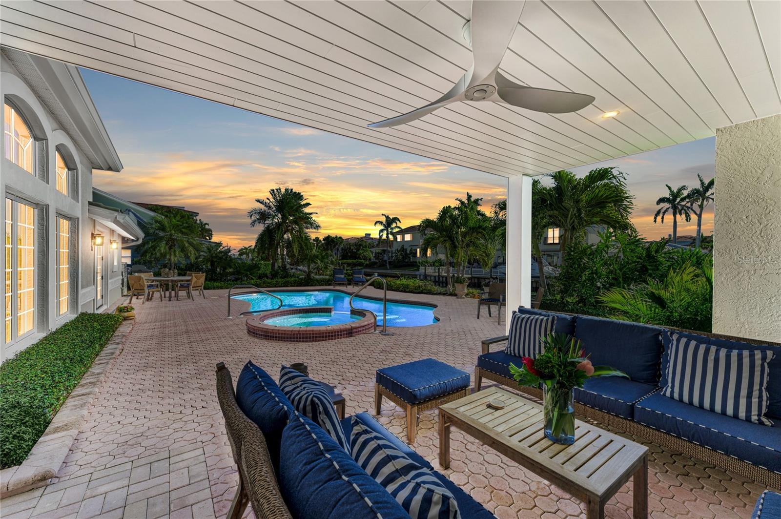 COUNTRY CLUB SHORES - Residential