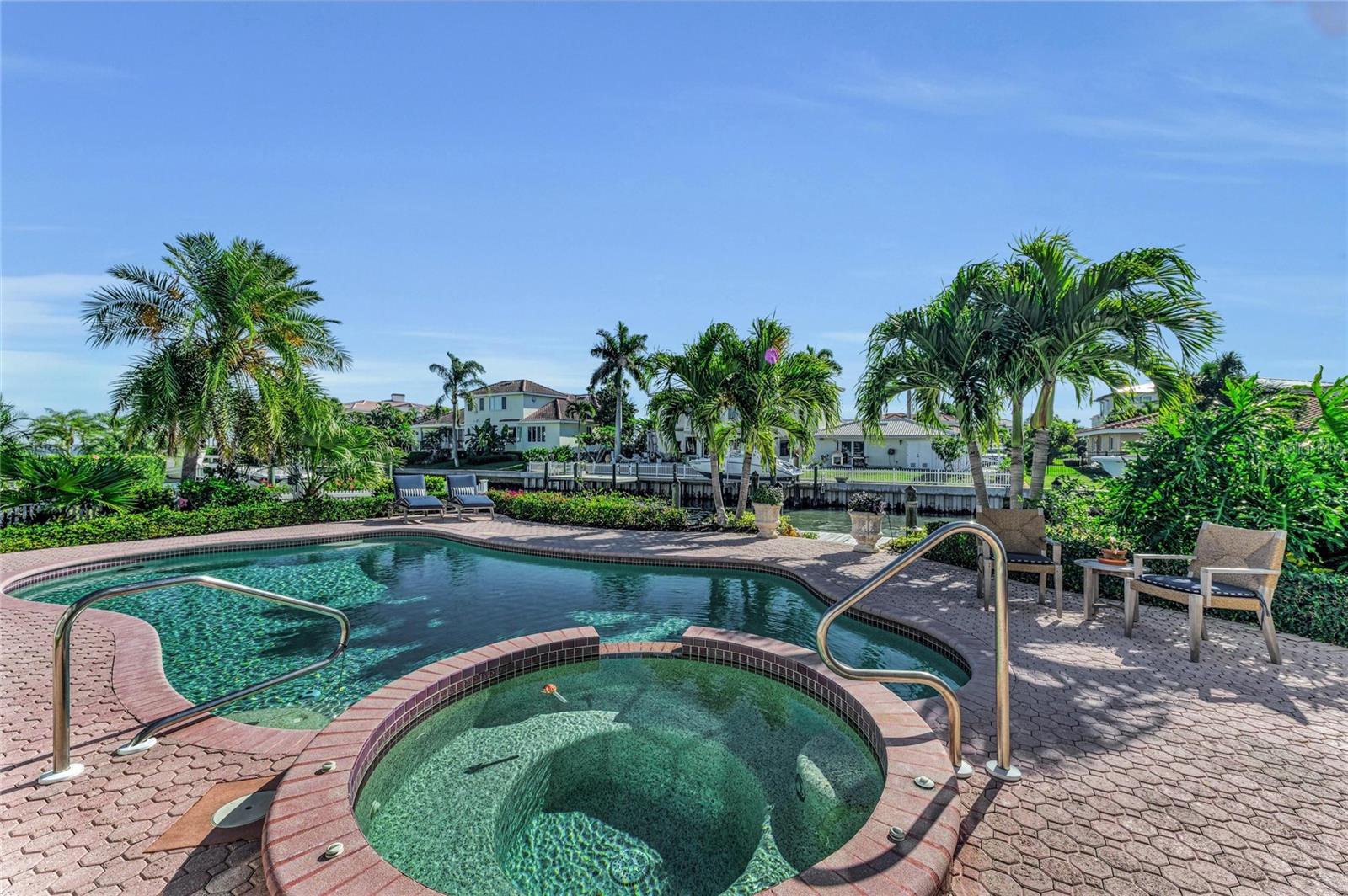 COUNTRY CLUB SHORES - Residential