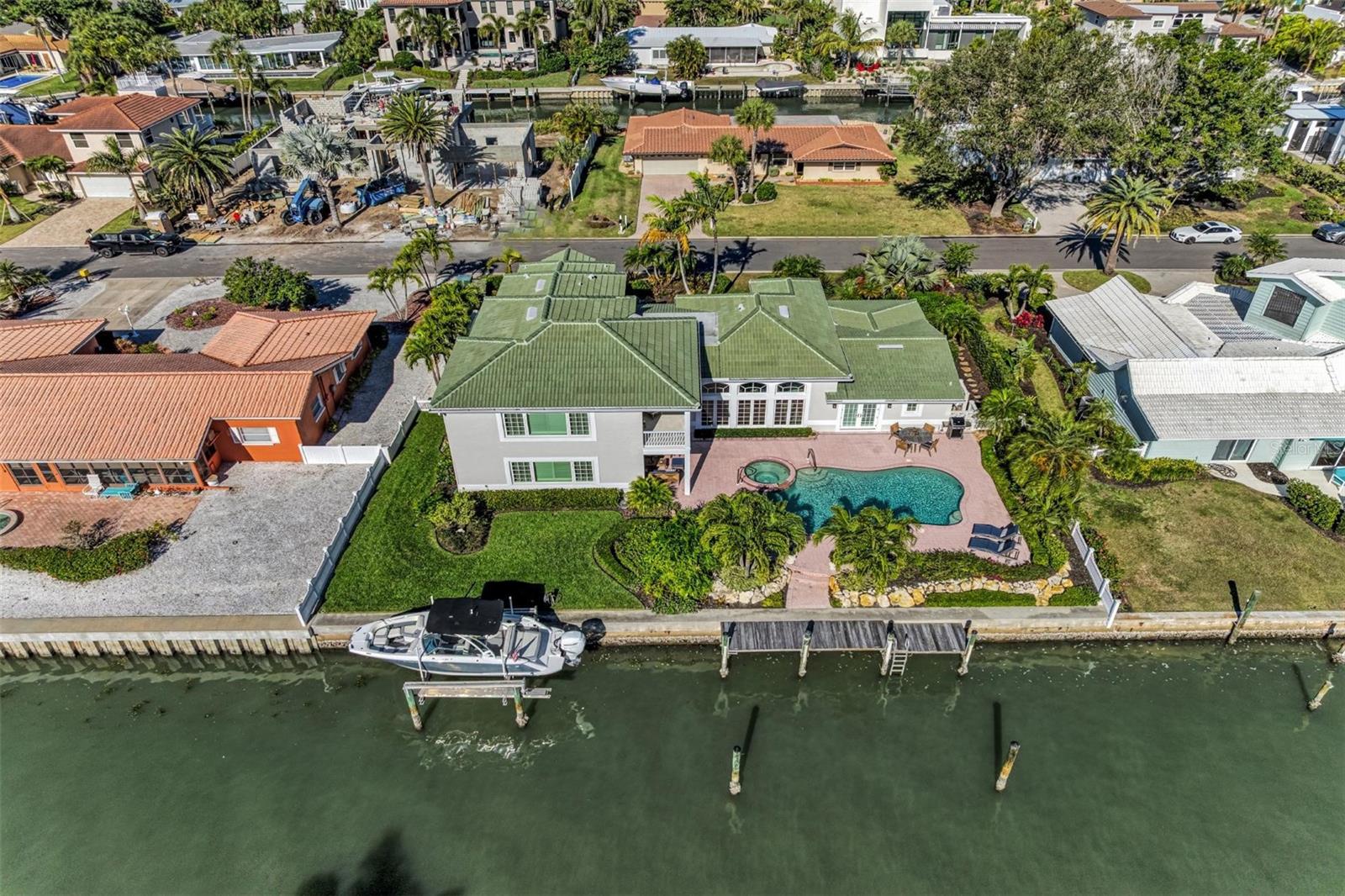 COUNTRY CLUB SHORES - Residential