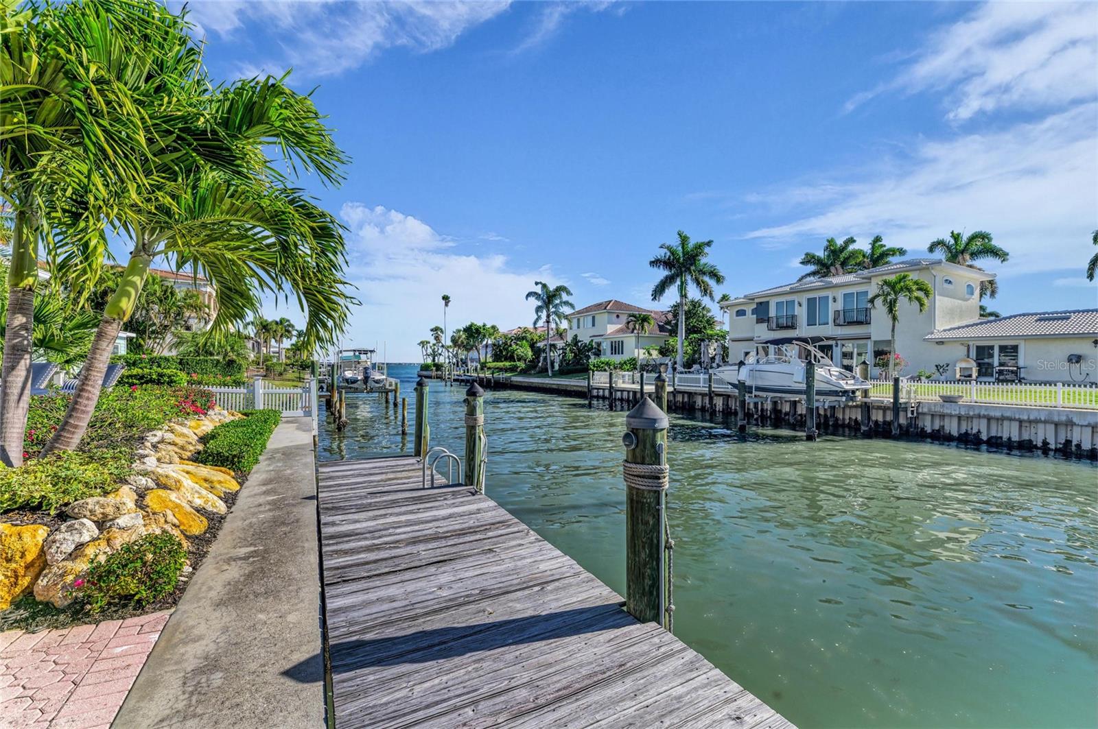 COUNTRY CLUB SHORES - Residential