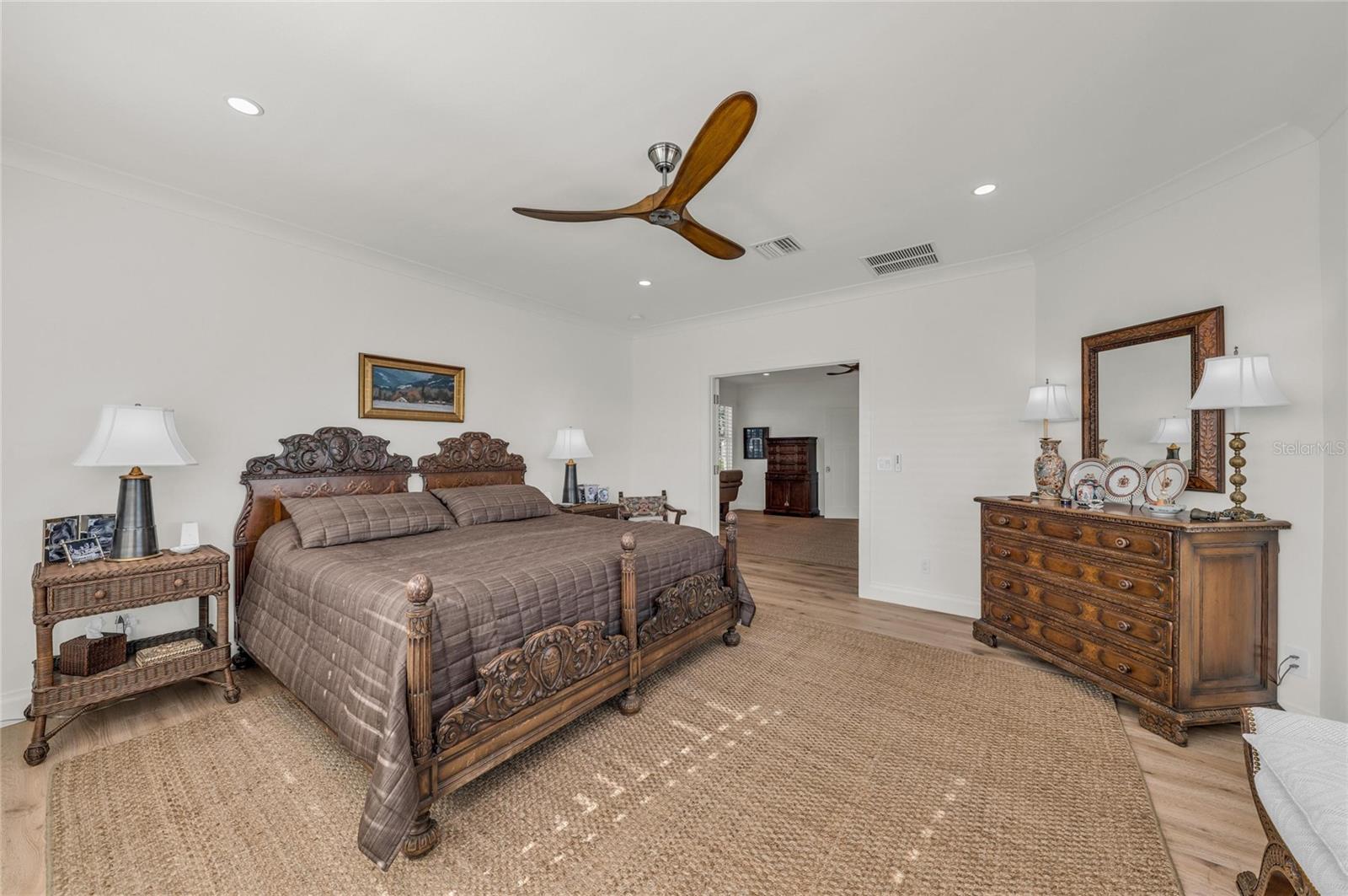 COUNTRY CLUB SHORES - Residential