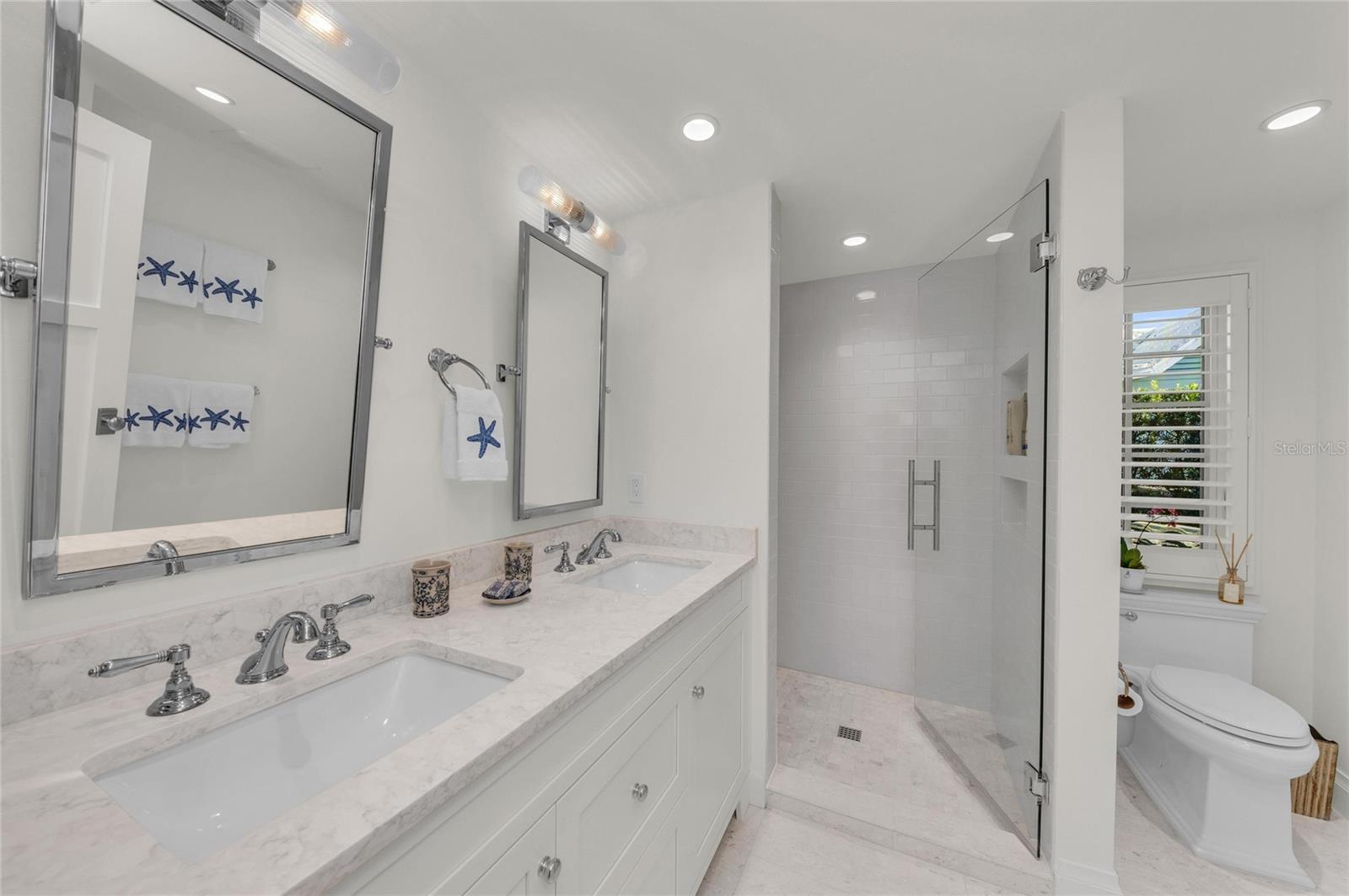 COUNTRY CLUB SHORES - Residential