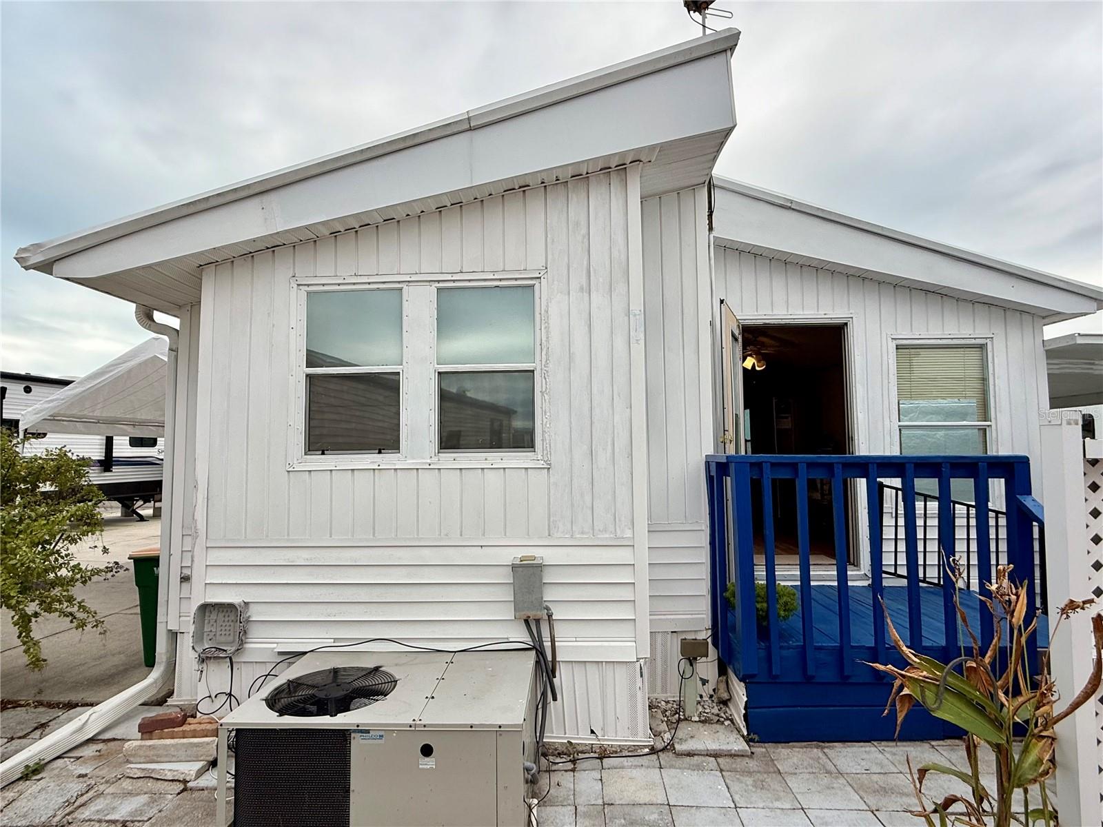 HOLIDAY TRAVEL PARK ENGLEWOOD - Residential