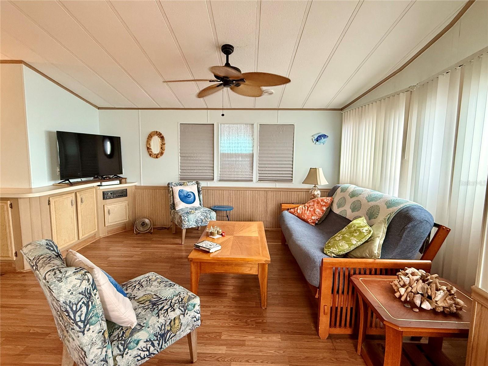 HOLIDAY TRAVEL PARK ENGLEWOOD - Residential