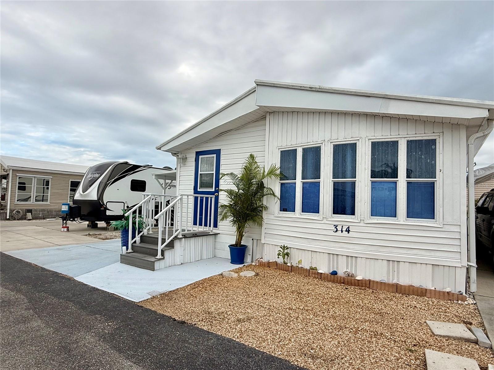 HOLIDAY TRAVEL PARK ENGLEWOOD - Residential