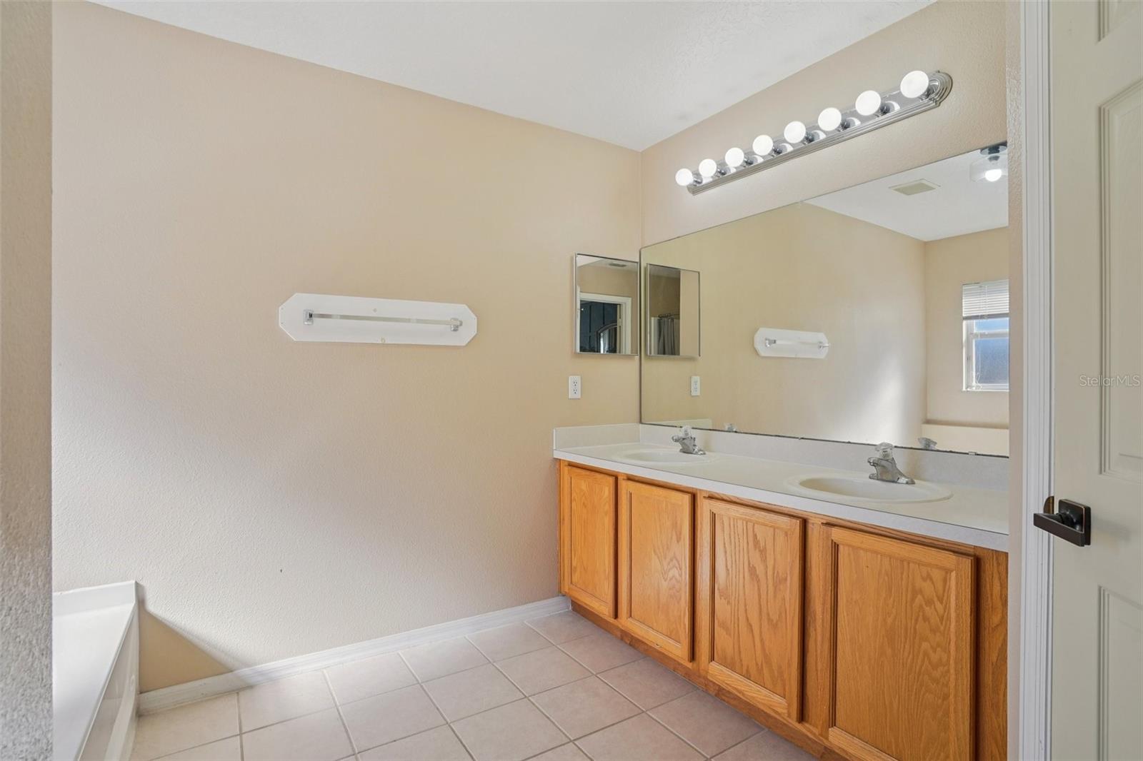 WATERFORD CHASE EAST PH 02 VILLAGE - Residential