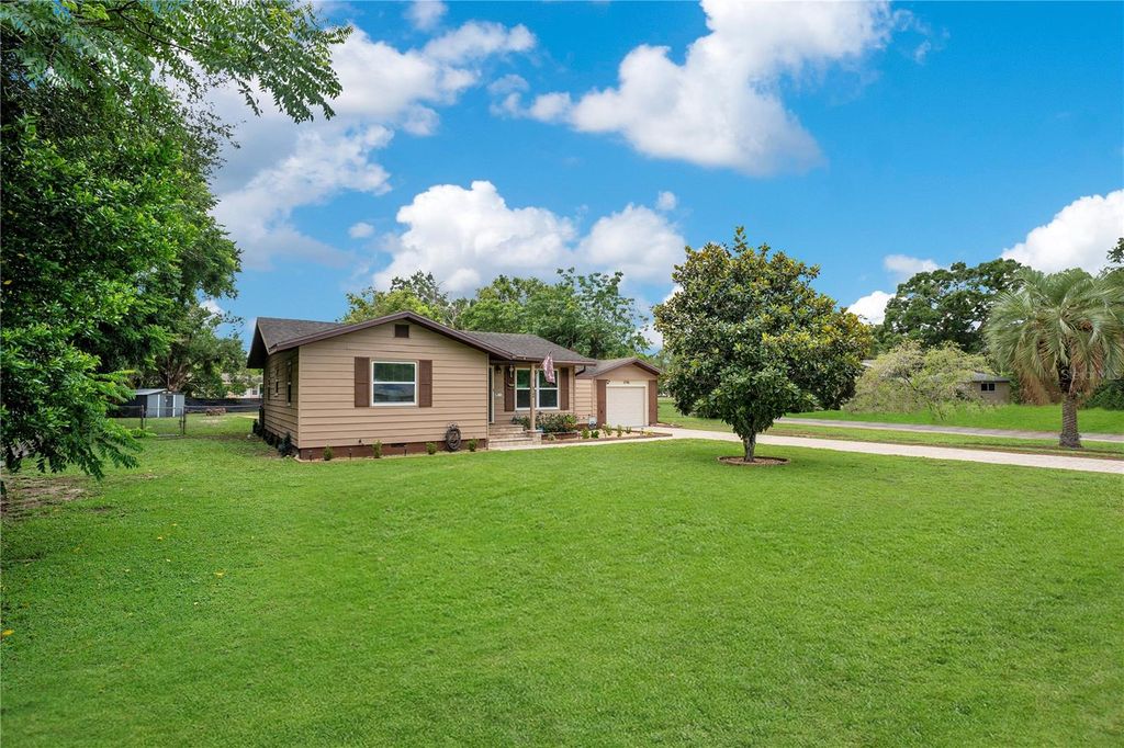 Photo of 6746 Osceola Drive, Mount Dora, FL 32757 (MLS # O6365628)