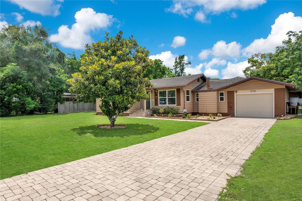 Photo of 6746 Osceola Drive, Mount Dora, FL 32757 (MLS # O6365628)