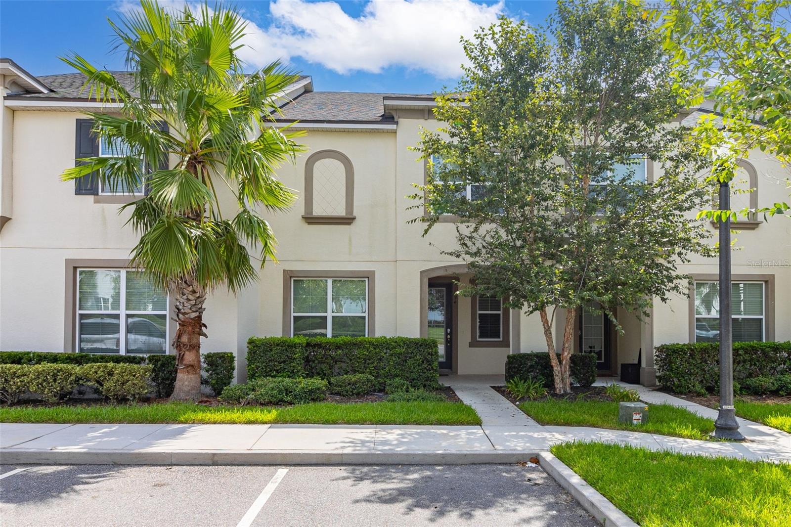 View KISSIMMEE, FL 34747 townhome