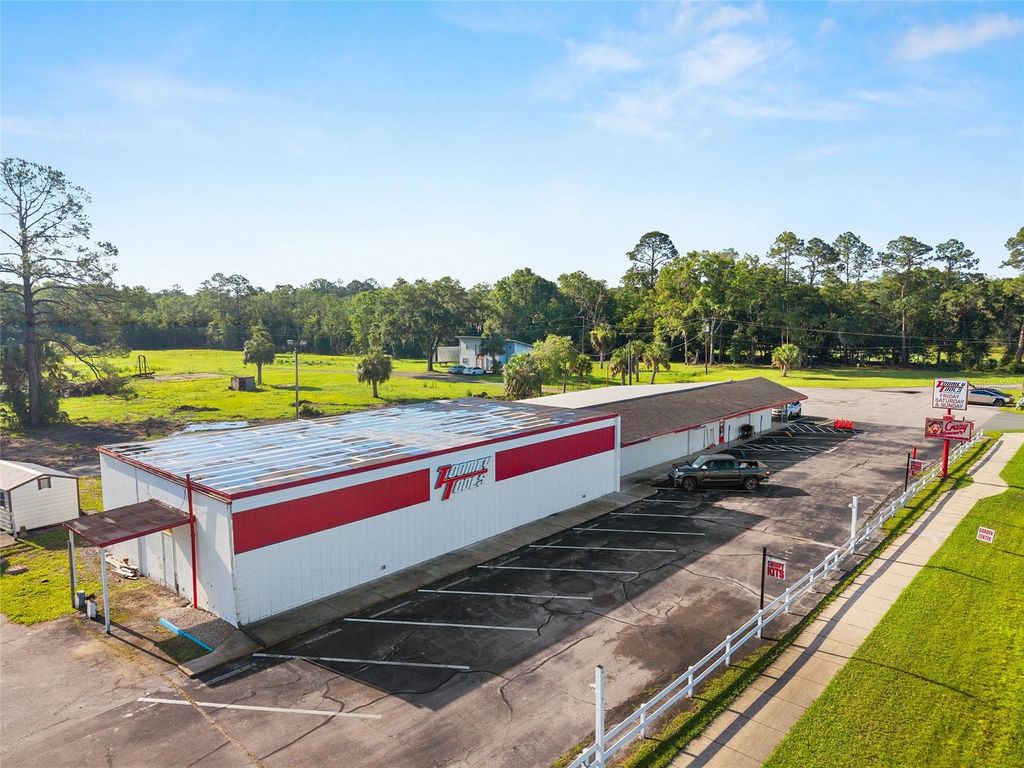 Photo of 17313 NE Us Hwy 301, Waldo, FL 32694 (MLS # OM725758)
