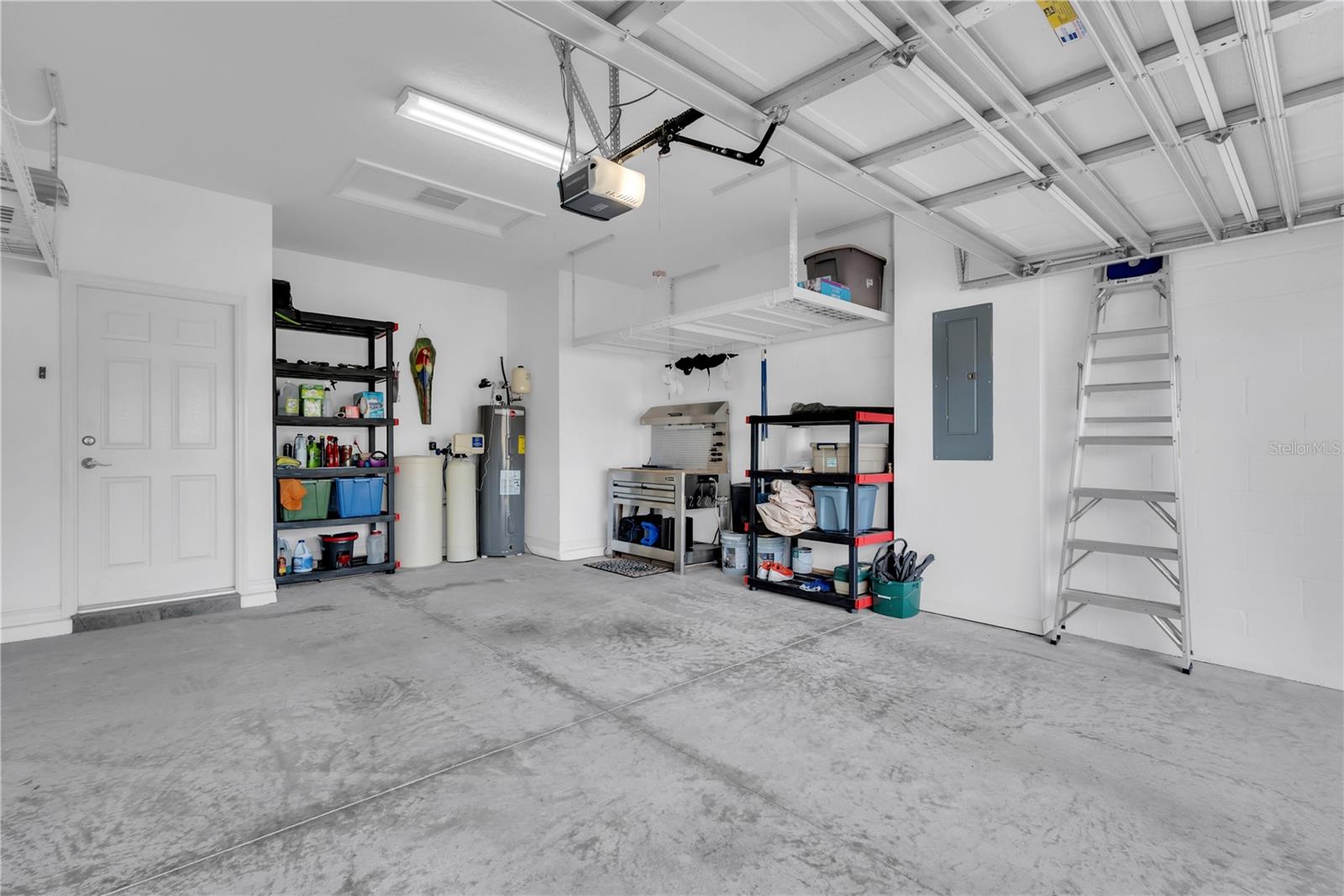 VALENCIA LAKES - Residential