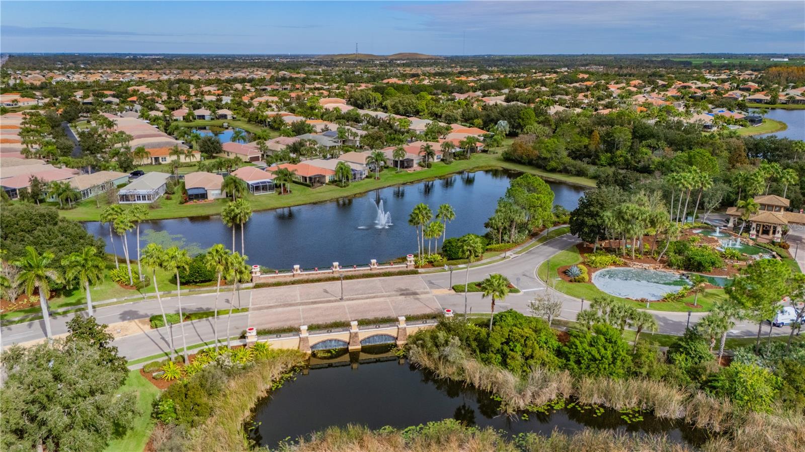 VALENCIA LAKES - Residential
