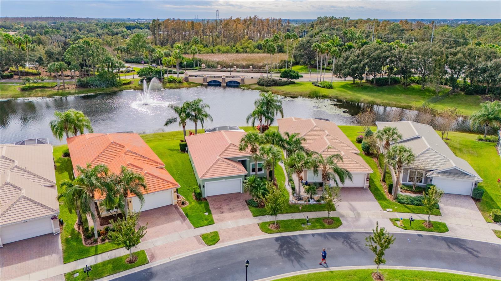 VALENCIA LAKES - Residential