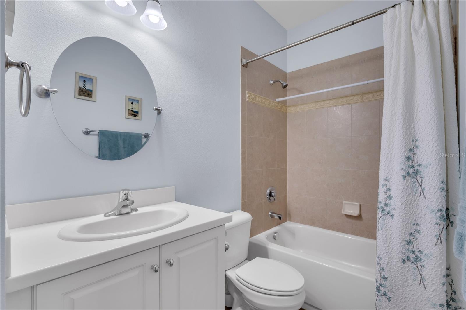 VALENCIA LAKES - Residential