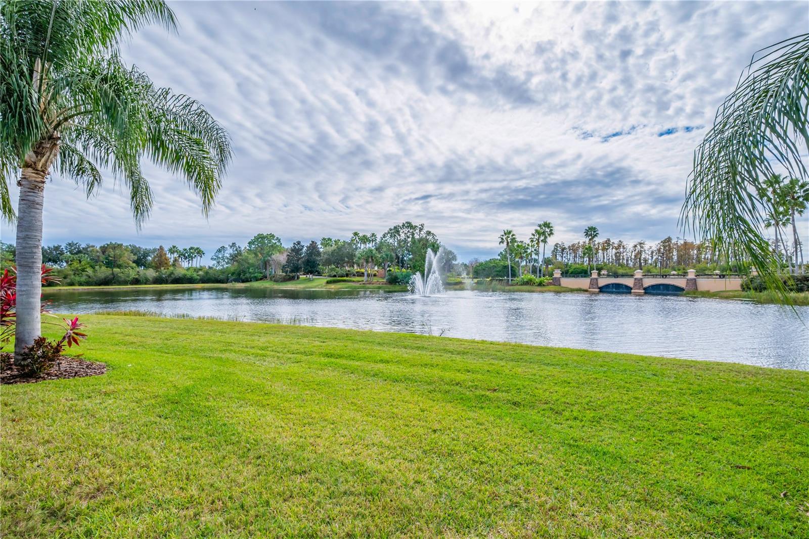 VALENCIA LAKES - Residential