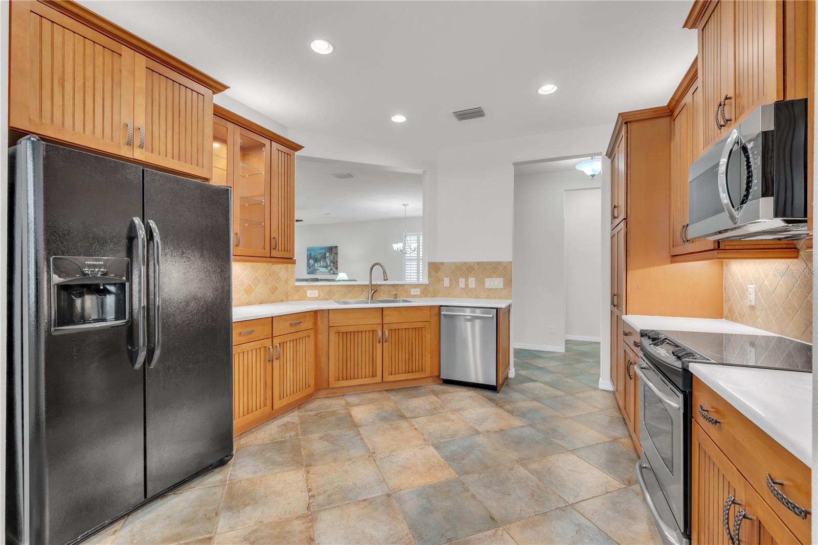 VALENCIA LAKES - Residential