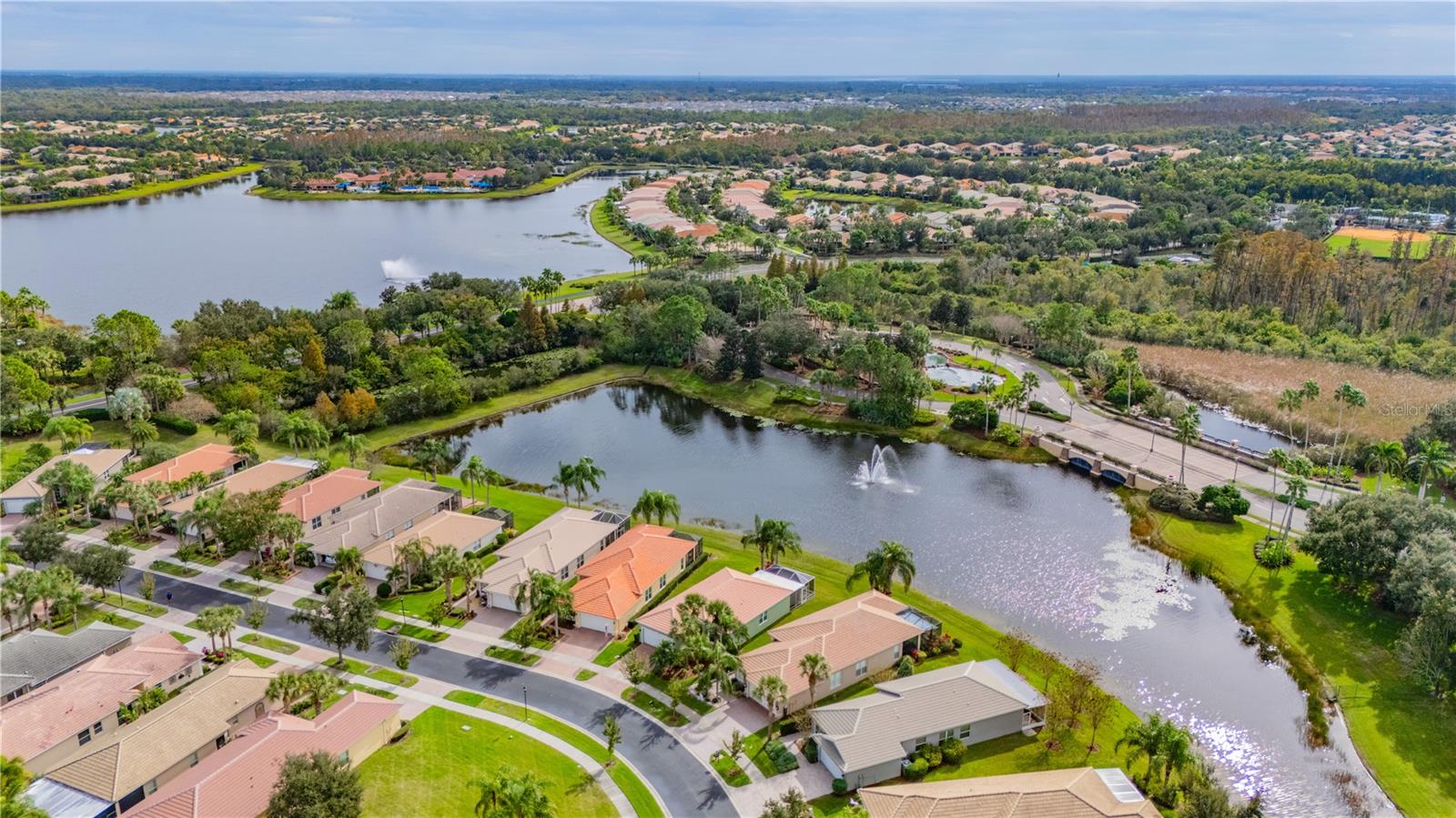 VALENCIA LAKES - Residential