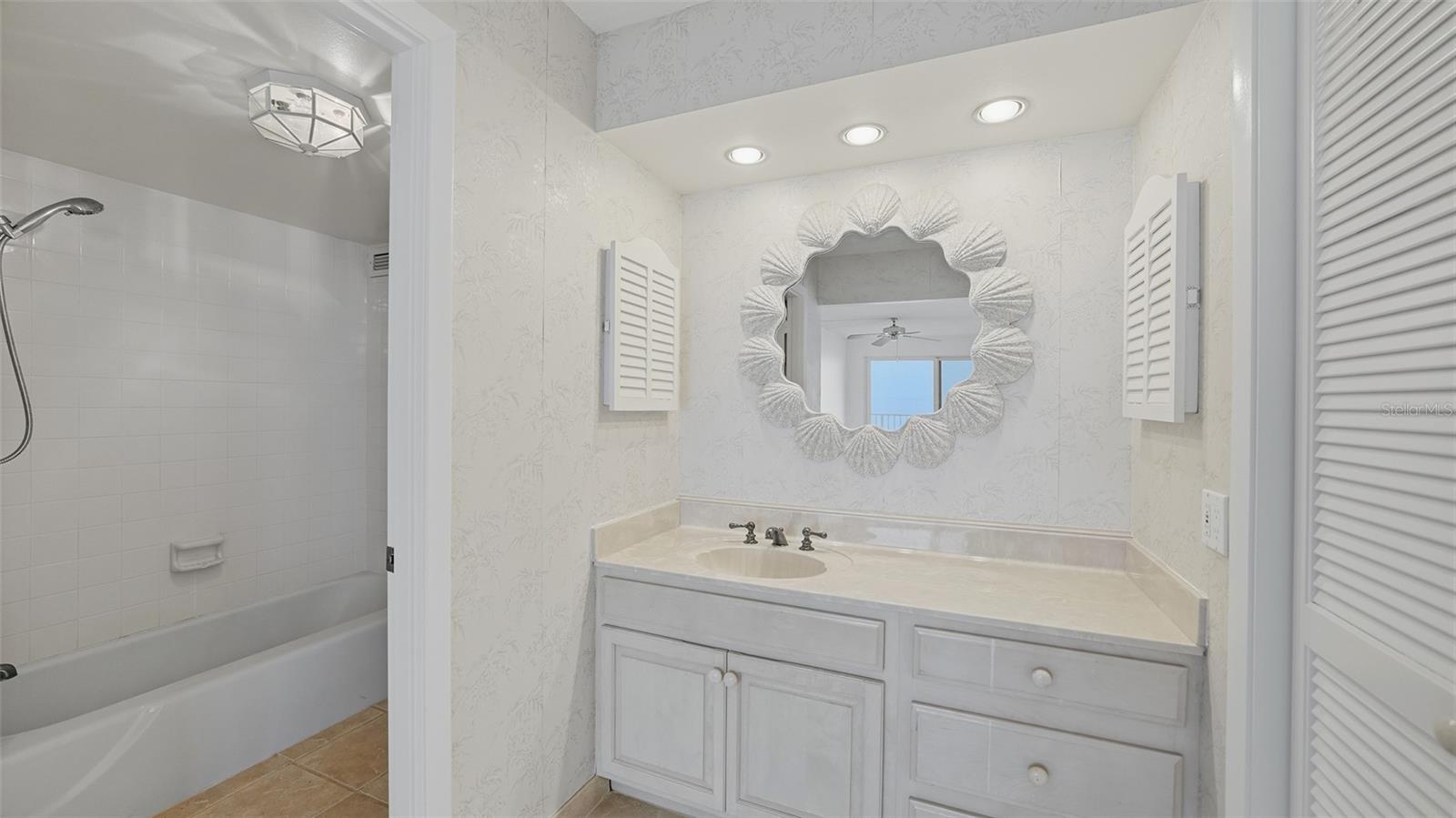 ISLANDER CLUB OF LONGBOAT - Residential