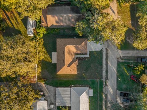 A home in LAKE ALFRED