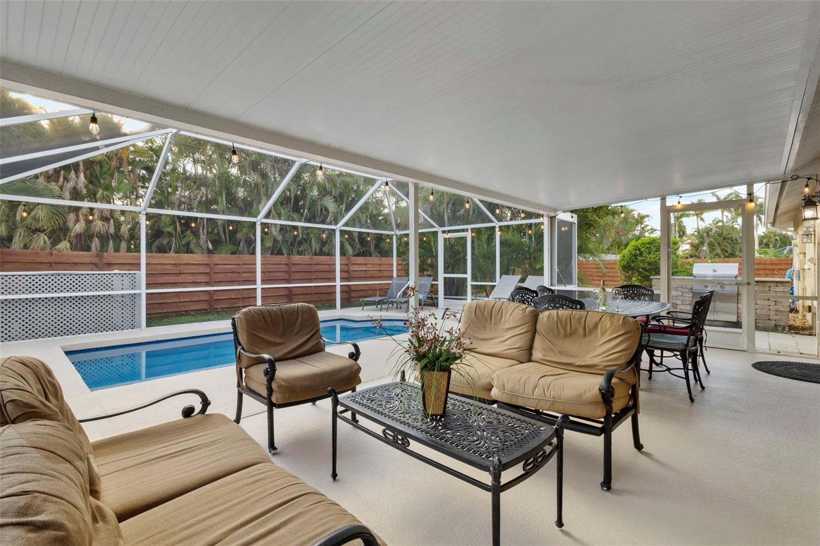 PINE SHORES ESTATE 5TH SEC - Residential