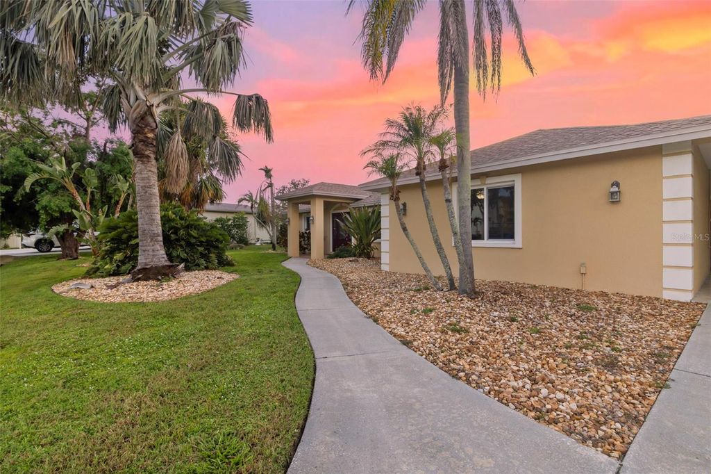 Photo of 6454 Beechwood Avenue, Sarasota, FL 34231 (MLS # A4663295)