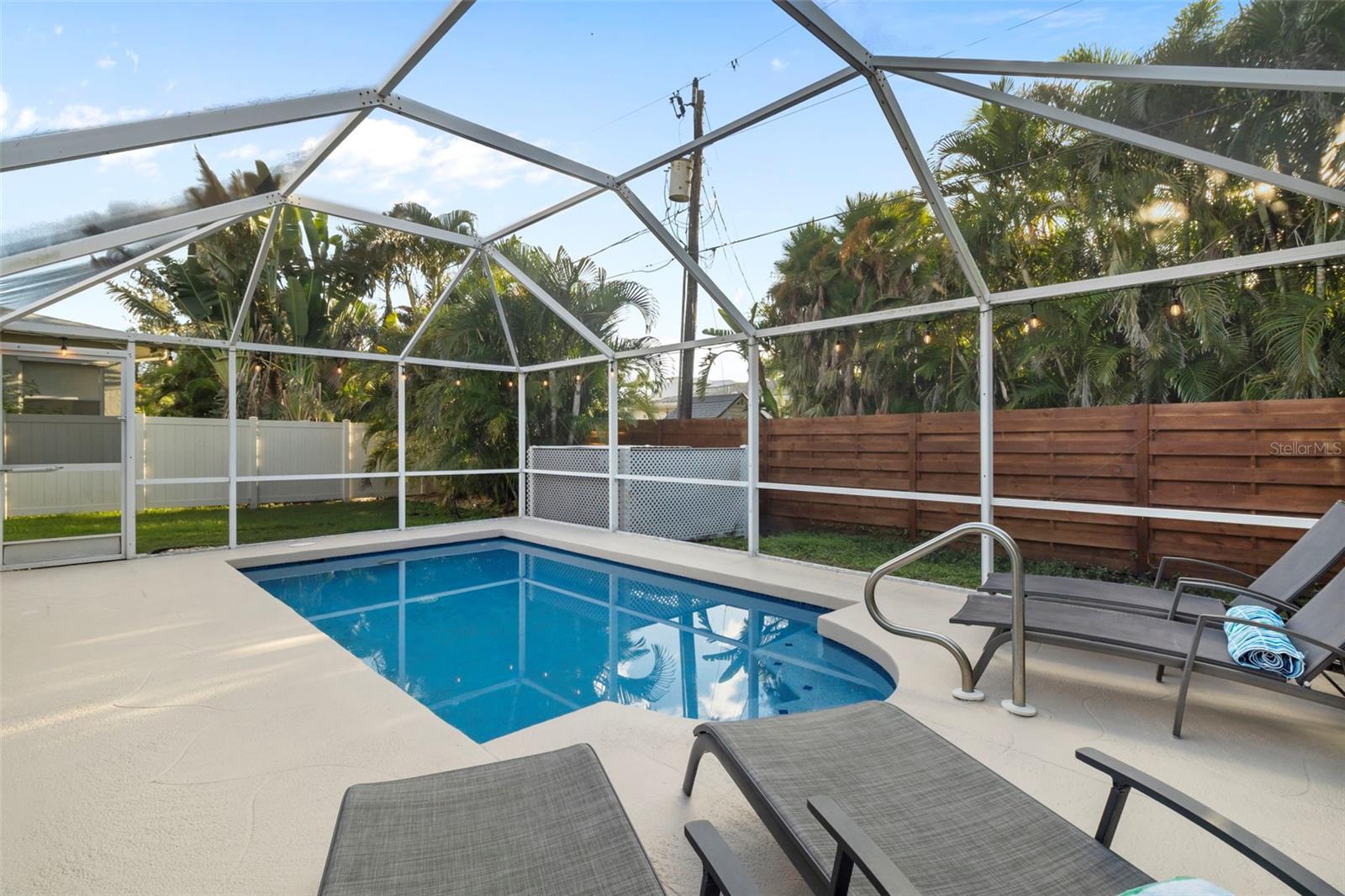 PINE SHORES ESTATE 5TH SEC - Residential