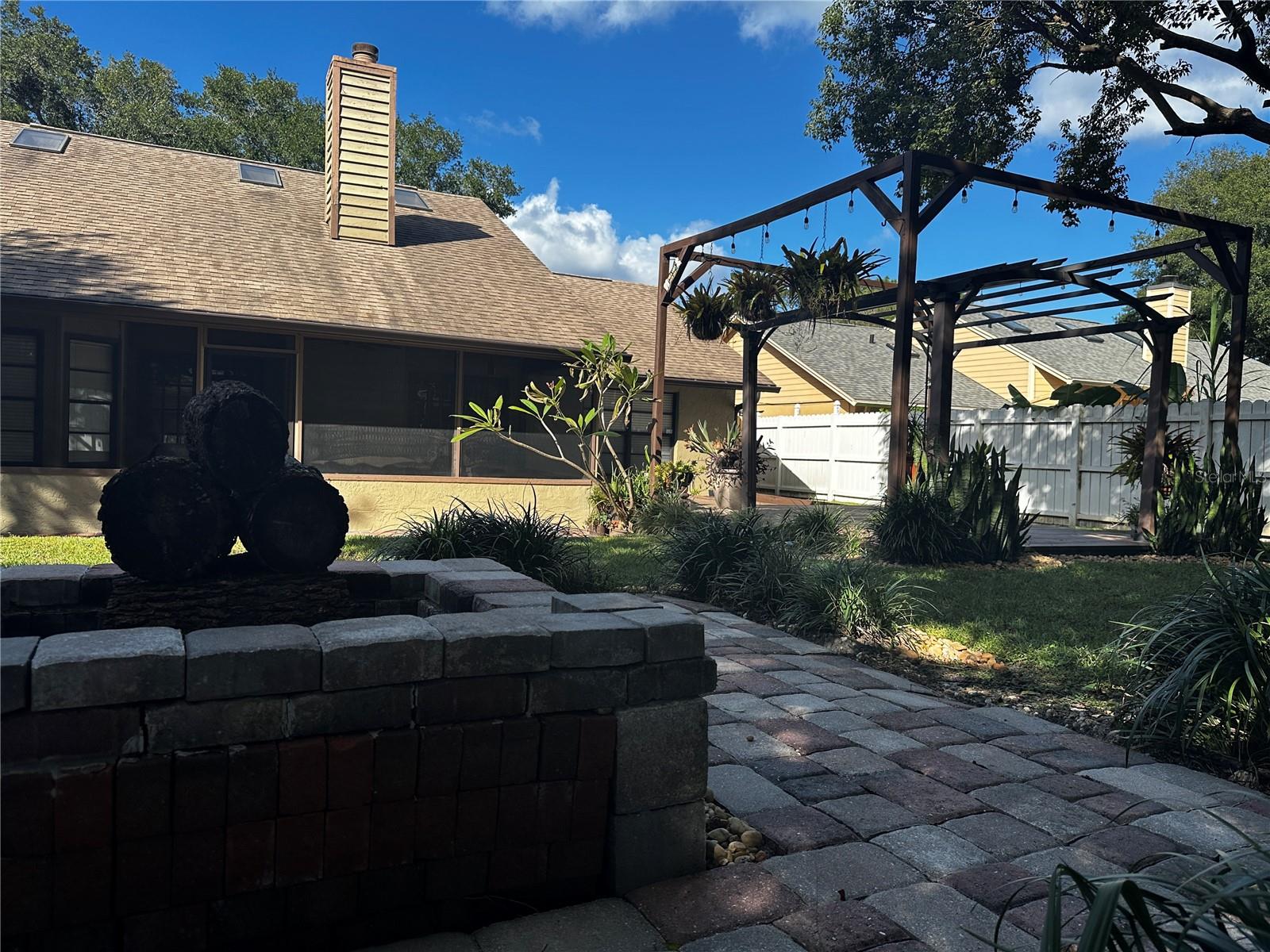 CAROL WOODS - Residential Lease