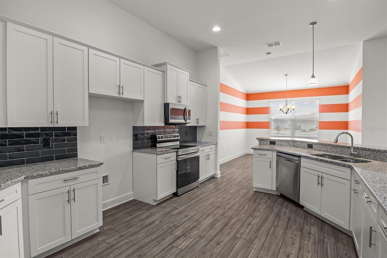 SANCTUARY BY THE LAKE PH ONE - Residential