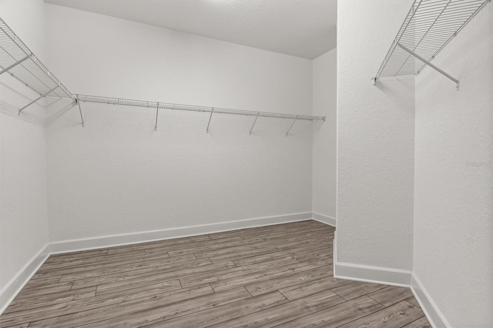 SANCTUARY BY THE LAKE PH ONE - Residential