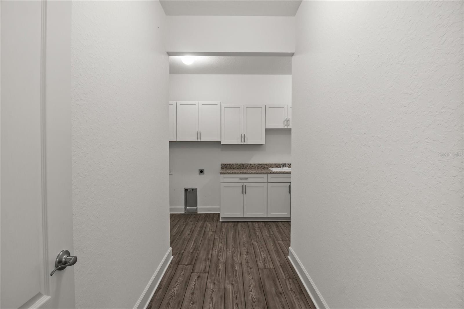 SANCTUARY BY THE LAKE PH ONE - Residential