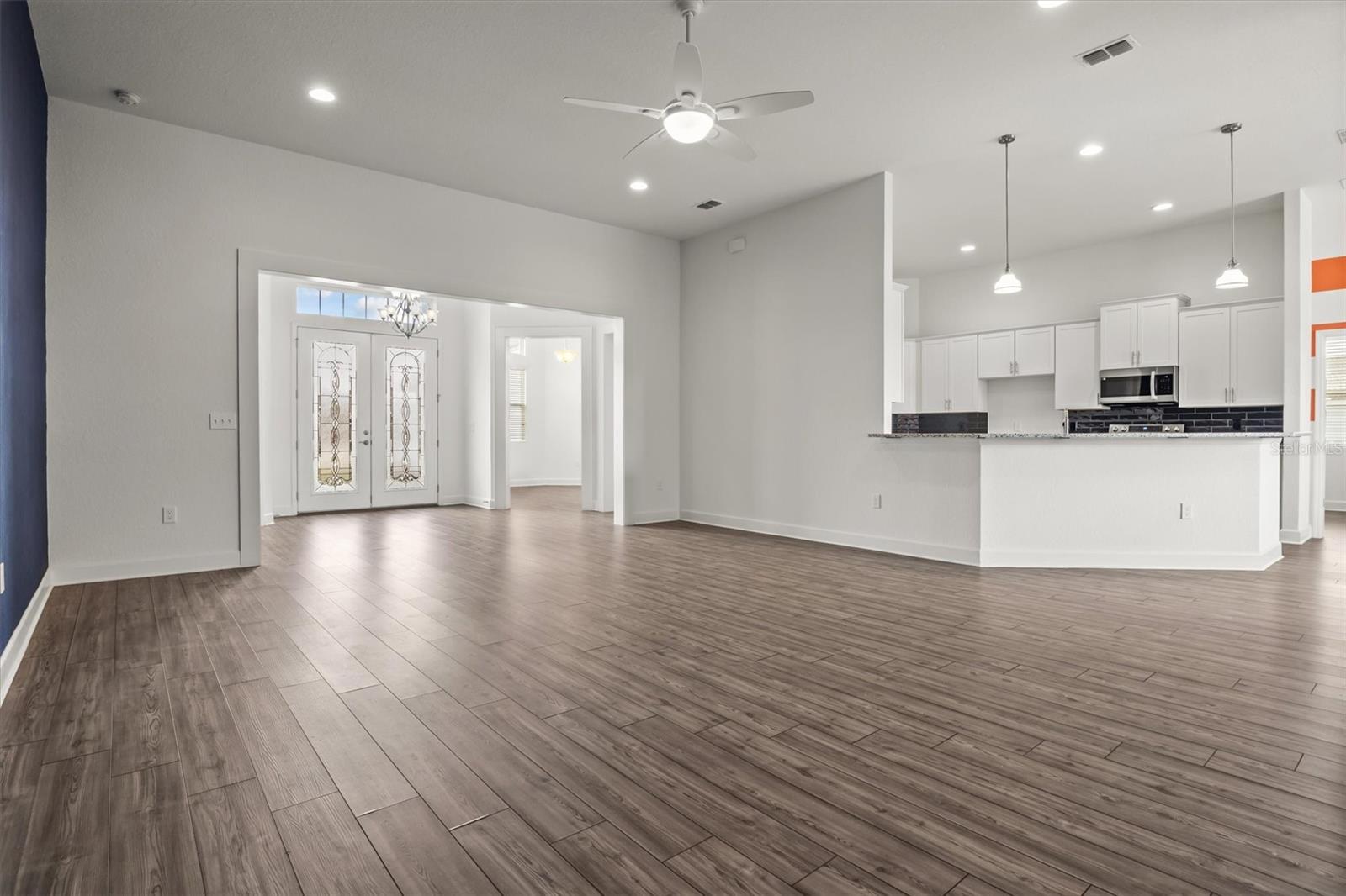 SANCTUARY BY THE LAKE PH ONE - Residential