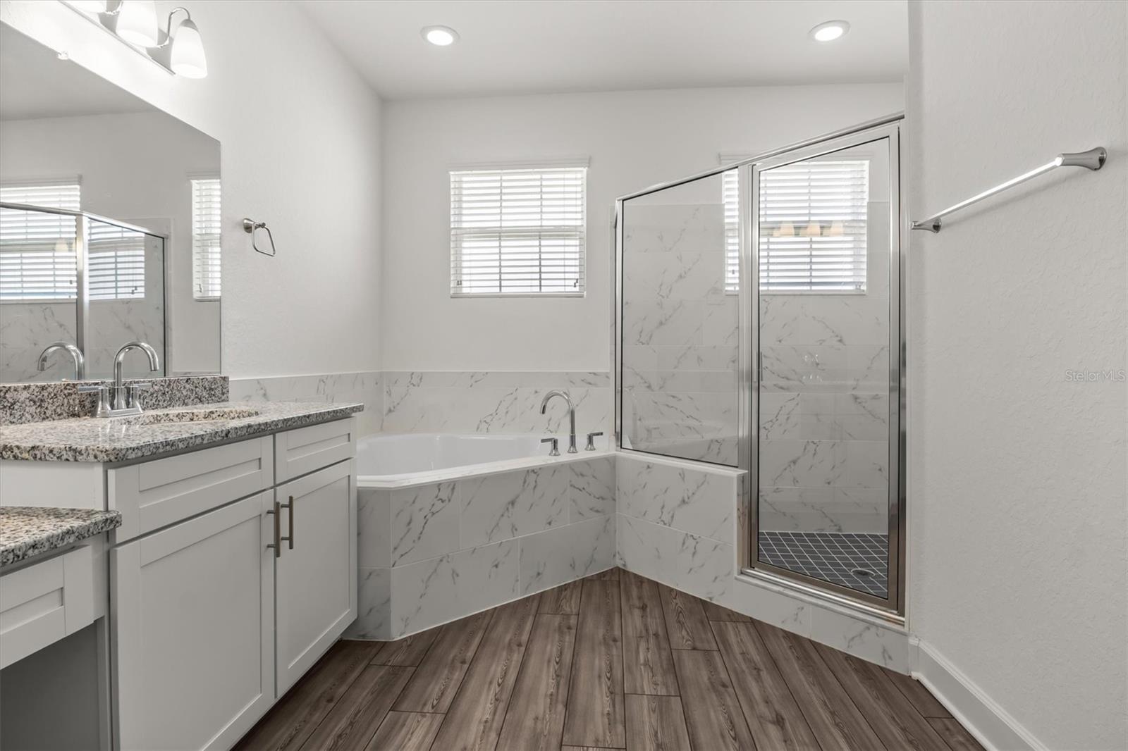 SANCTUARY BY THE LAKE PH ONE - Residential