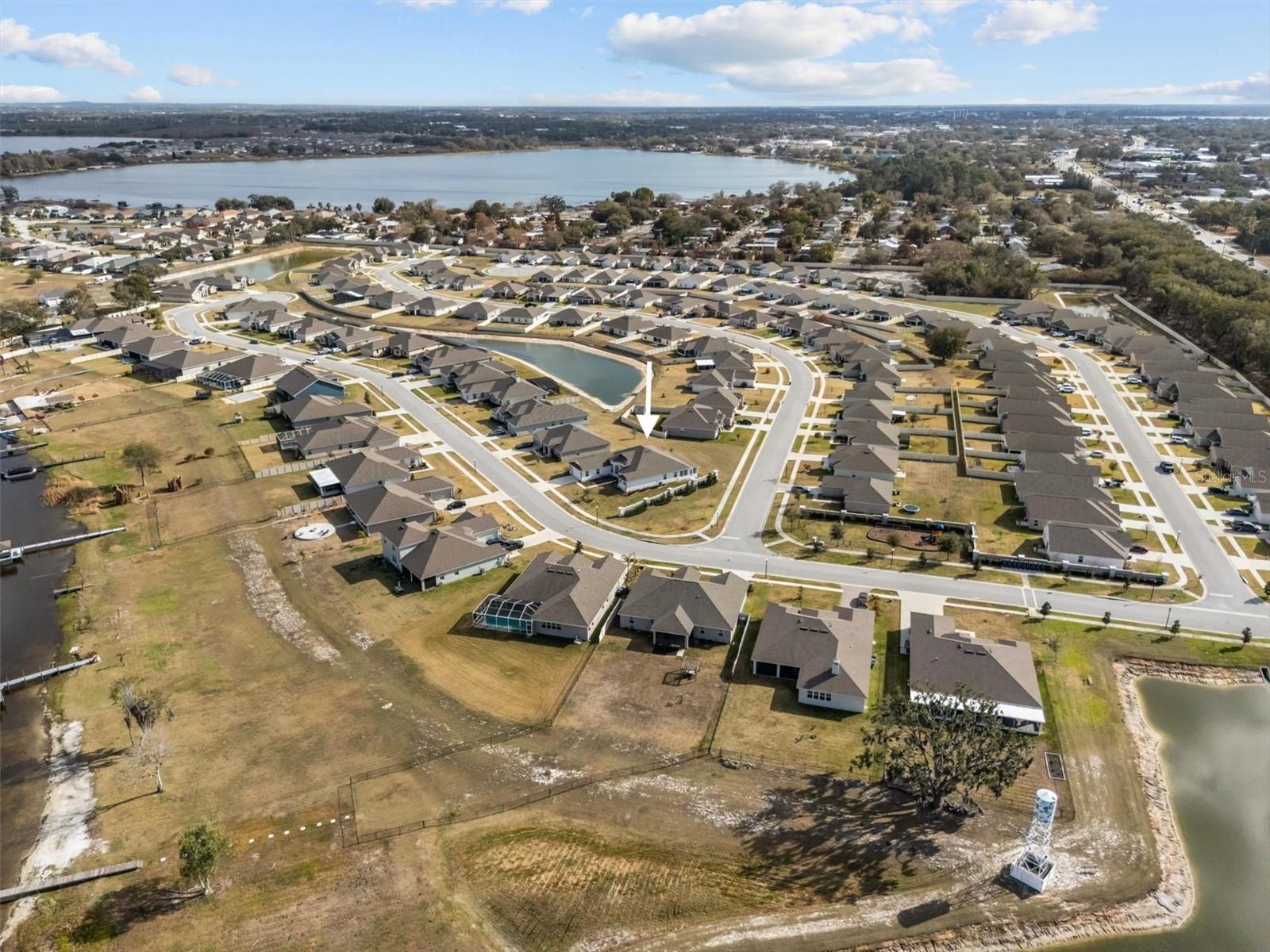 SANCTUARY BY THE LAKE PH ONE - Residential